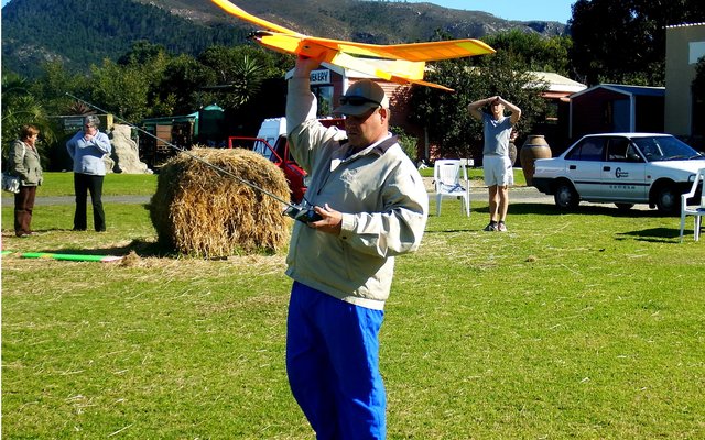 André Barkhuizen besig met laaste toetse kort voor opstyging.